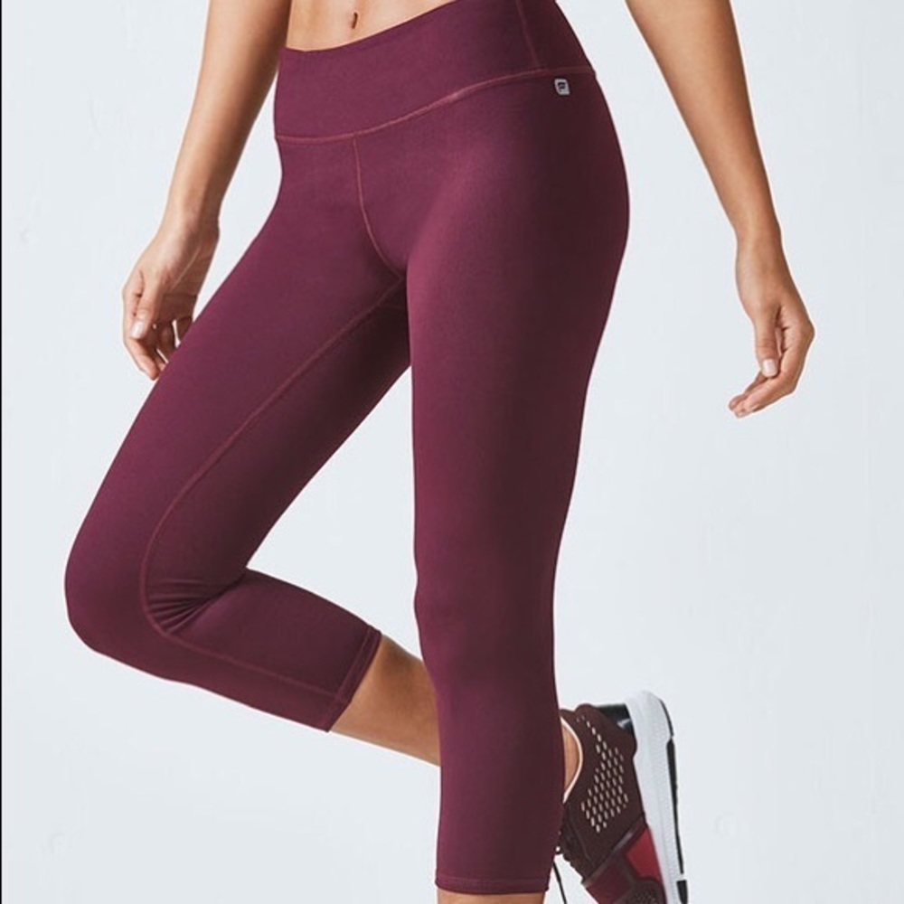 Fabletics Plum Purple Capris Size Large
